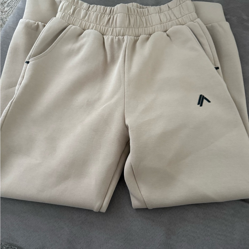 Alphalete Womens Cream cuffed joggers